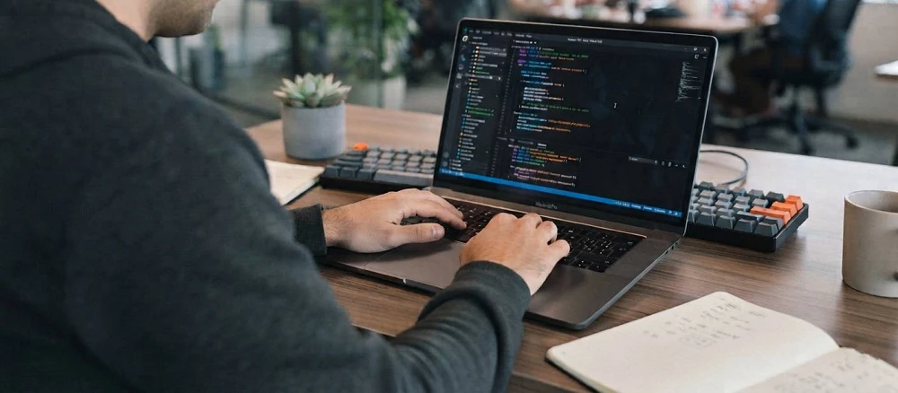 Custom Web Development: Τι είναι και πότε αξίζει για μια επιχείρηση